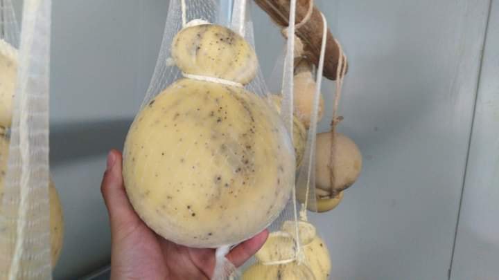 I sapori di una volta - Caciocavallo al Tartufo Nero - FORMAGGI