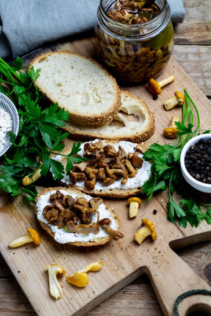 Cardoncelli mushrooms infused with black truffle