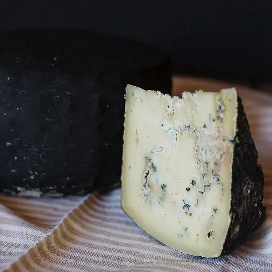 Pecorino with Black Rind Absolute